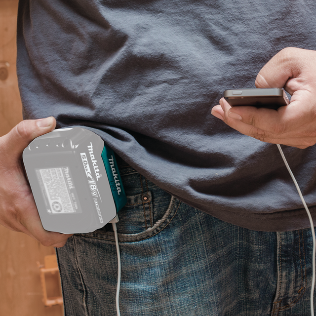 Makita ADP05, 14.4/18V USB Power Source Adapter ADP05