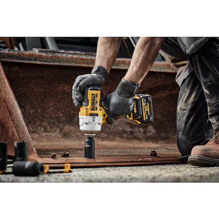 DEWALT DCF961GP1, 20V MAX XR Brushless Cordless 1/2-In High Torque Impact Wrench with Hog Ring Anvil Kit