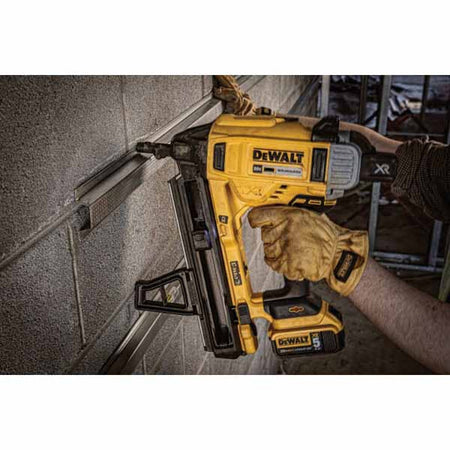 DEWALT DCN890P2, 20V MAX Concrete Nailer Kit