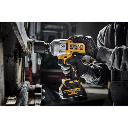 DEWALT DCF961GP1, 20V MAX XR Brushless Cordless 1/2-In High Torque Impact Wrench with Hog Ring Anvil Kit
