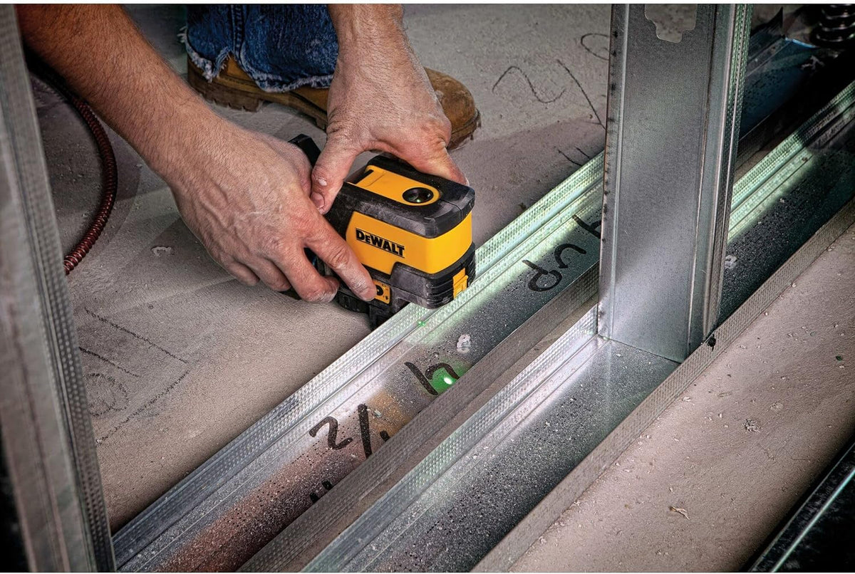 DEWALT DW0822CG,  Laser Level, Cross Line and Spot Laser, Green