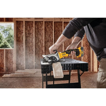 DEWALT DCS571P1, ATOMIC 20V MAX Brushless 4-1/2'' Circular Saw Kit