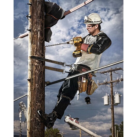 DEWALT DCF898P2, 20V MAX XR High Torque 7/16'' Impact Wrench with Quick Release Chuck Kit (5.0Ah)