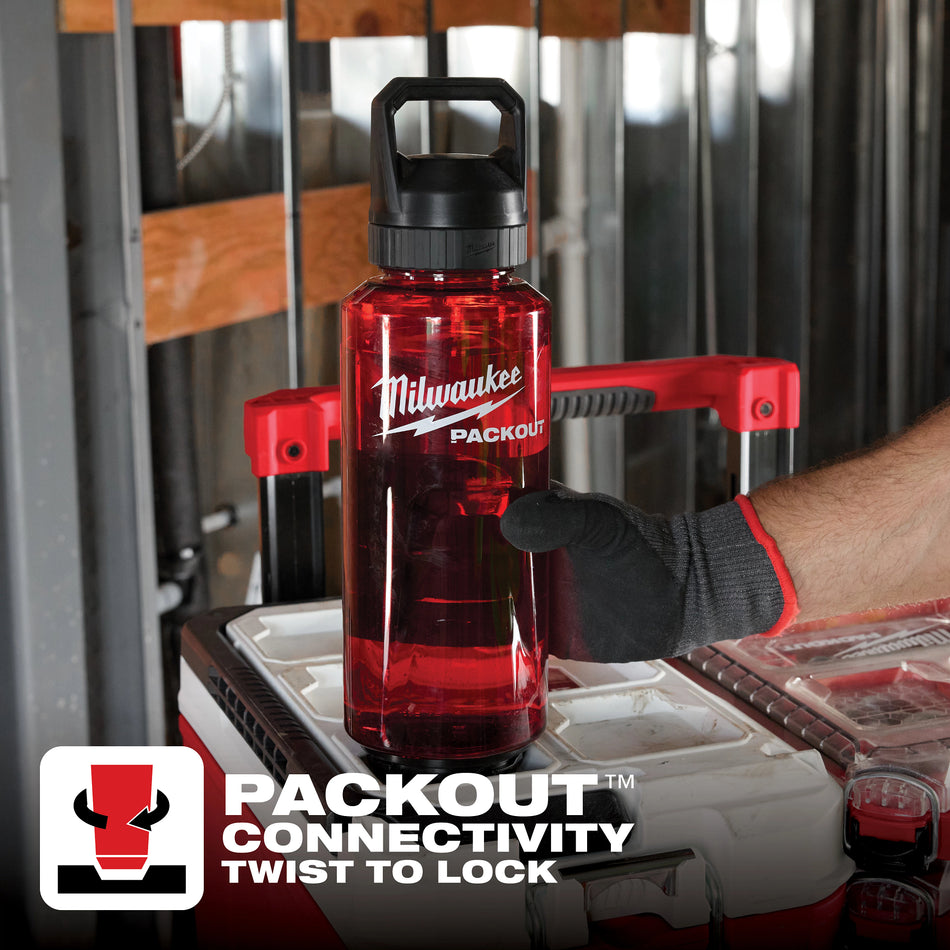 Milwaukee 48-22-8373R, PACKOUT™ 48oz Bottle with Chug Lid (Red)