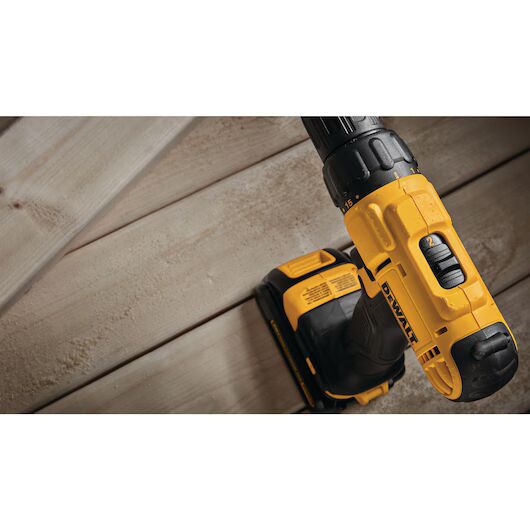 DEWALT DCD771C2BA, 20V MAX LI-ION COMPACT DRILL/DRIVER KIT WITH BONUS ACCESSORY KIT