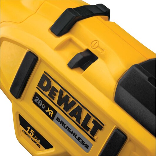 DEWALT DCN650D1, 20V MAX XR 15 Ga Cordless Angled Finish Nailer Kit