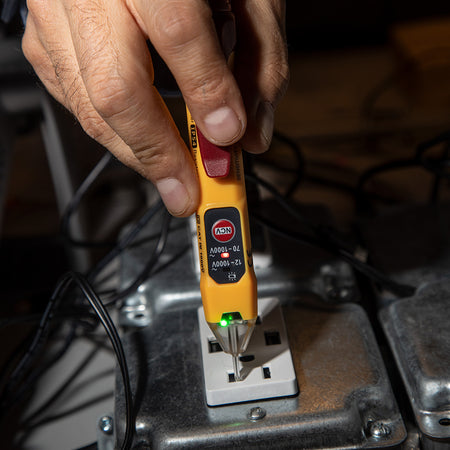 Klein Tools NCVT2PKIT, Dual Range NCVT with Receptacle Tester Electrical Test Kit