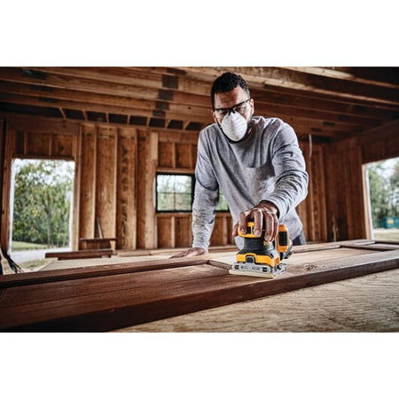 DEWALT DCW200P1, 20V XR 1/4 Sheet Sander Kit