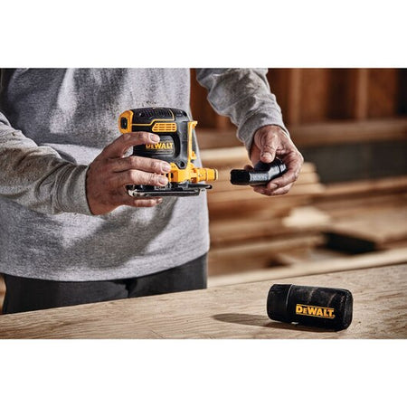 DEWALT DCW200P1, 20V XR 1/4 Sheet Sander Kit