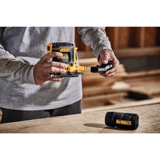 DEWALT DCW200P1, 20V XR 1/4 Sheet Sander Kit