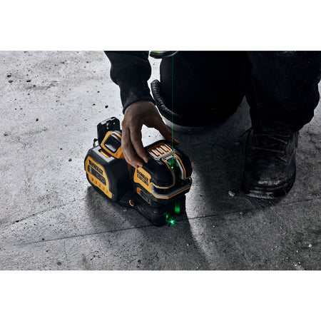 DEWALT DCLE34220GB, 20V MAX Cordless Cross Line Green Laser Kit