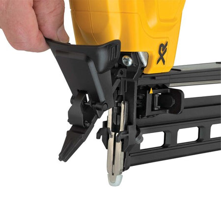 DEWALT DCN662D1, 20V MAX* XR 16 GA Cordless Straight Finish Nailer Kit