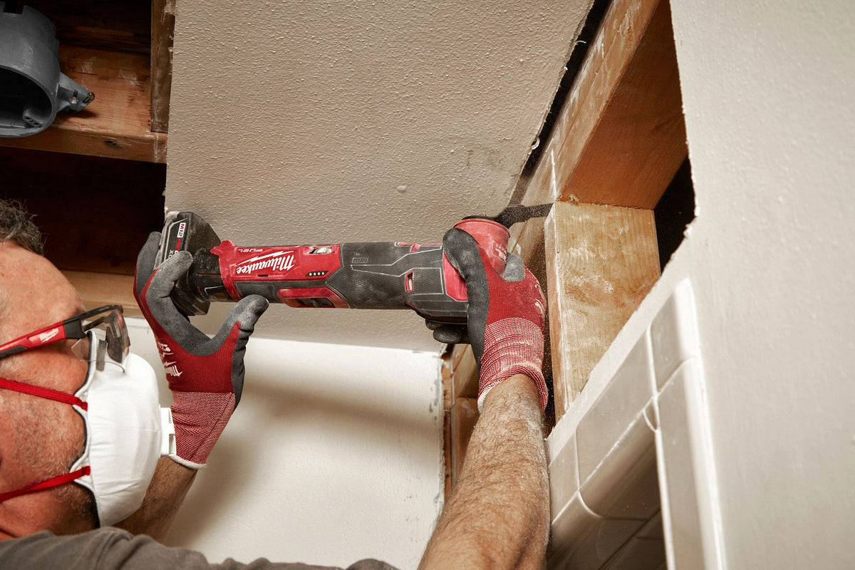 Milwaukee 2526-21XC, M12 FUEL Oscillating Multi-Tool Kit