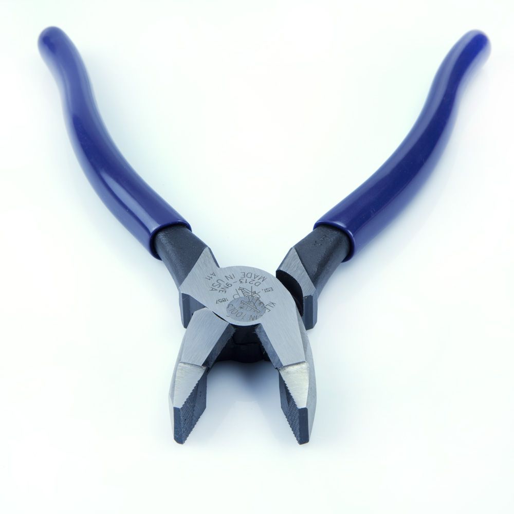 Klein Tools D213-9NE, Lineman's Pliers, New England Nose, 9-Inch