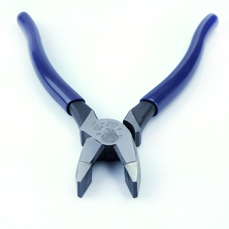 Klein Tools D213-9NE, Lineman's Pliers, New England Nose, 9-Inch
