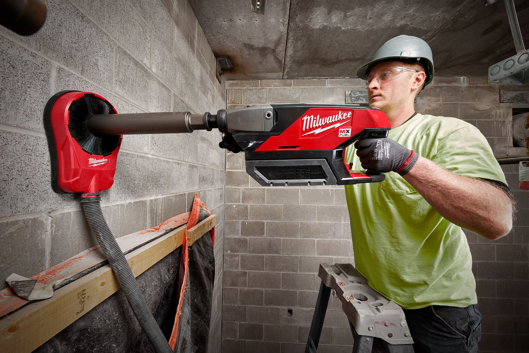 Milwaukee MXF301-2CXS, MX FUEL Handheld Core Drill Kit w/ Stand