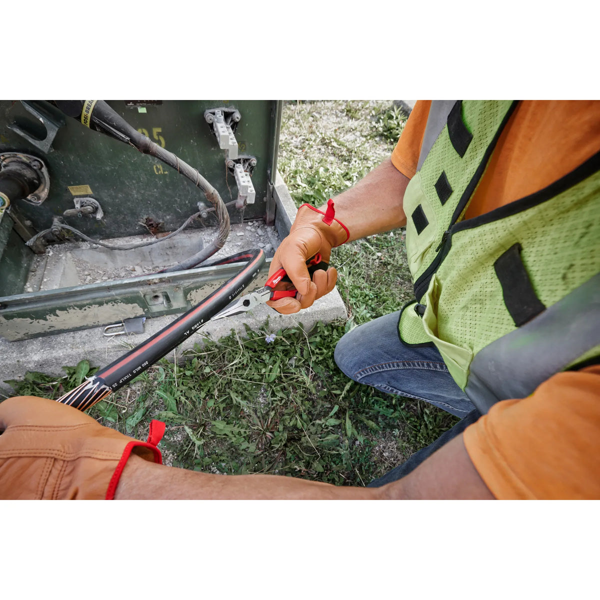 Milwaukee MT555,  8" LONG NOSE COMFORT GRP PLIERS USA