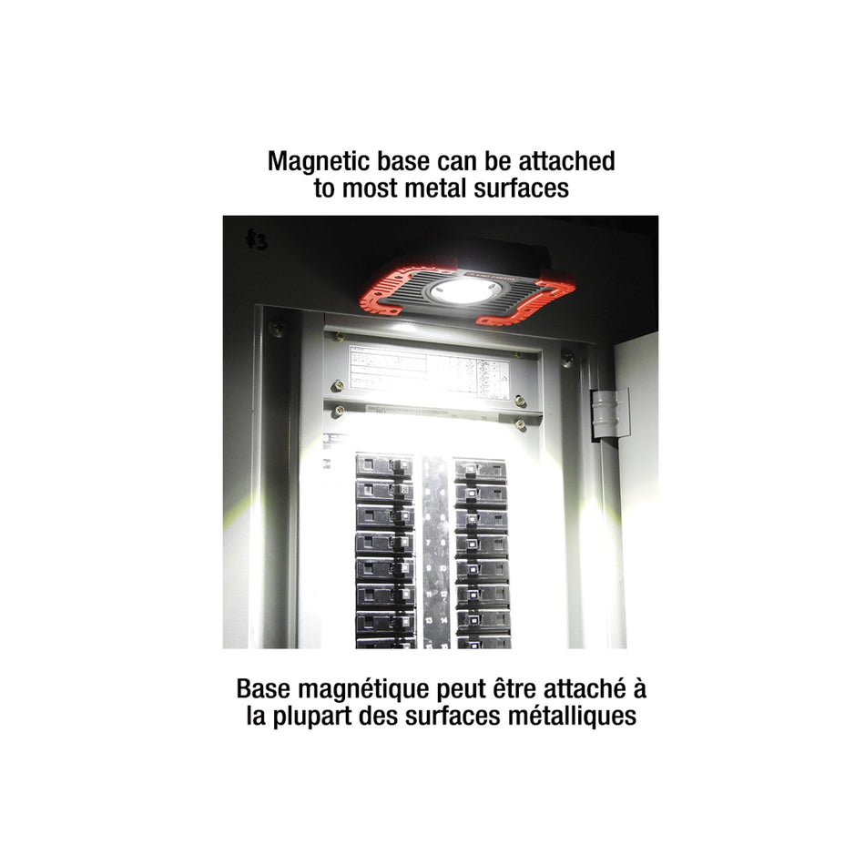 KING Canada KC-750LED-B, 750 Lumen LED work light - with magnetic base and 4 AA Panasonic batteries