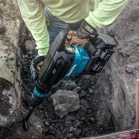 Makita HM002GZ03, XGT 40VX2 XGT Li-Ion Brushless 26 lbs. SDS-MAX Demolition Hammer with AVT & AWS (Tool Only)