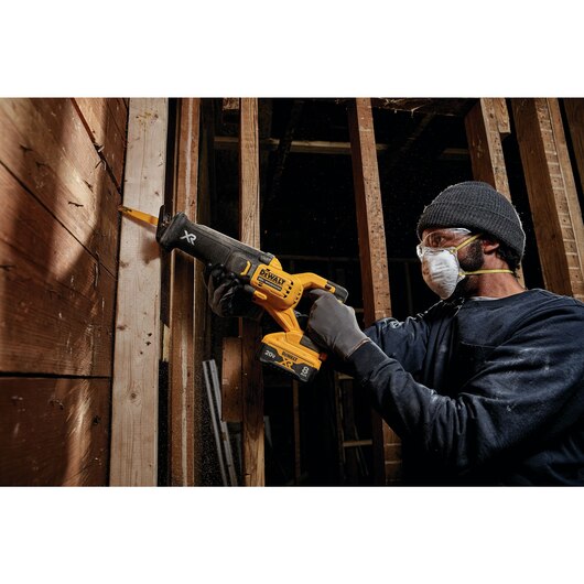 DEWALT DCS368W1, 20V MAX Reciprocating Saw Kit w/Power Detect
