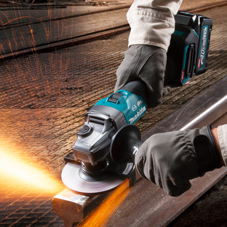 Makita GA005GM102, XGT 40V (4.0 Ah) MAX Li-Ion Brushless 5” Angle Grinder Kit (Slide Switch)