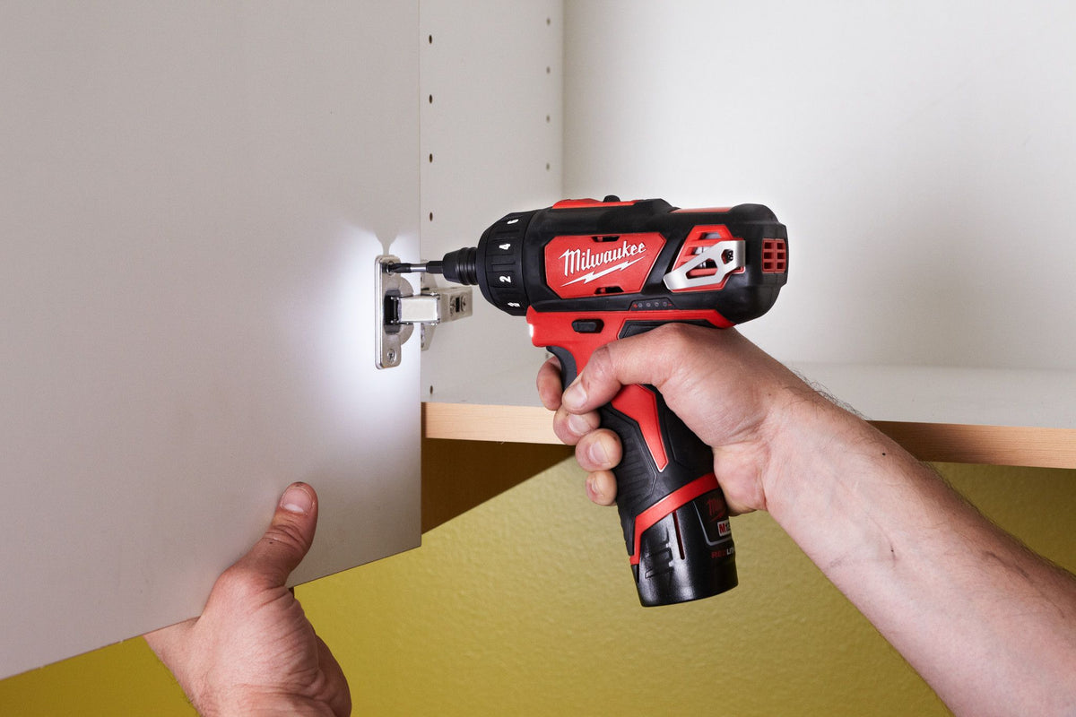 Milwaukee 2406-22, M12 FUEL™ 1/4” Hex 2-Speed Screwdriver Kit