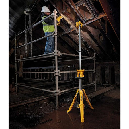 DEWALT DCL079R1, 20V MAX Cordless Tripod Light (Kit)