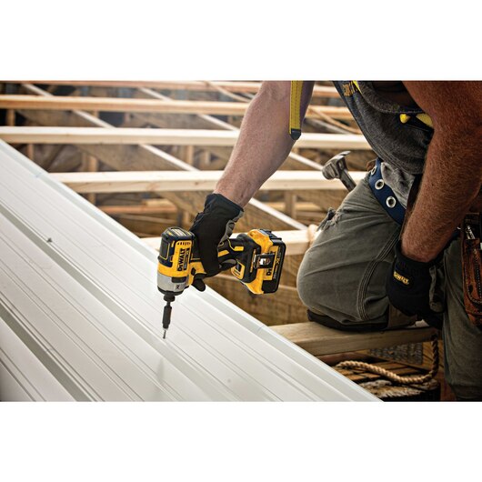 DEWALT DCF887M2, 20V MAX XR Brushless 1/4'' 3-Speed Impact Driver Kit (4.0 Ah)
