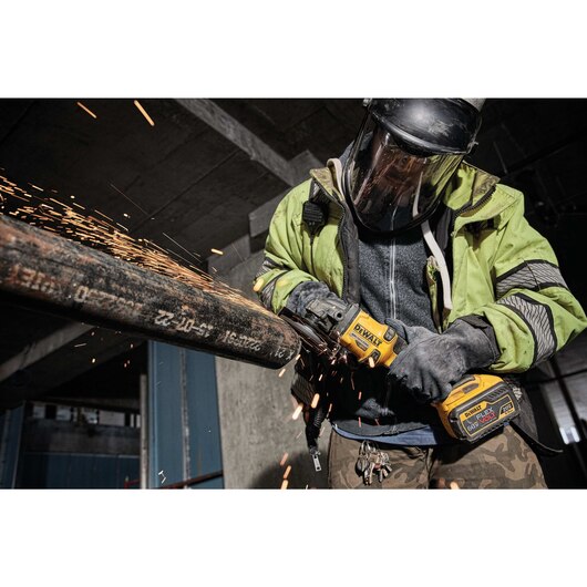 DEWALT DCG414B, 60V MAX FLEXVOLT 4-1/2'' - 6'' Grinder w/Kickback Brake (Tool Only)